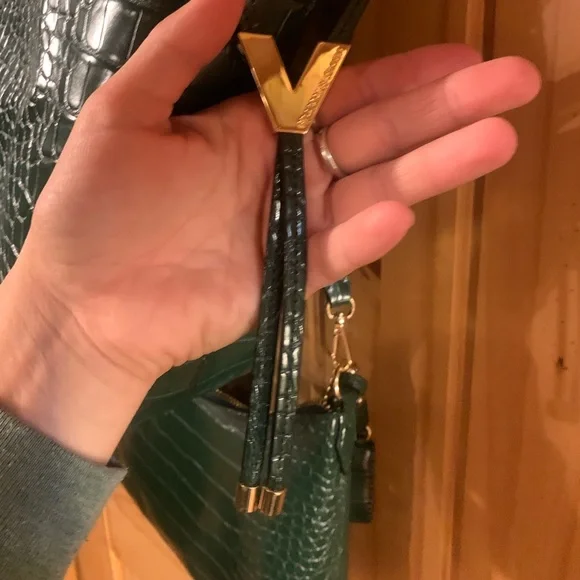 Victoria’s Secret green emerald croc tote bag! - Picture 2 of 4
